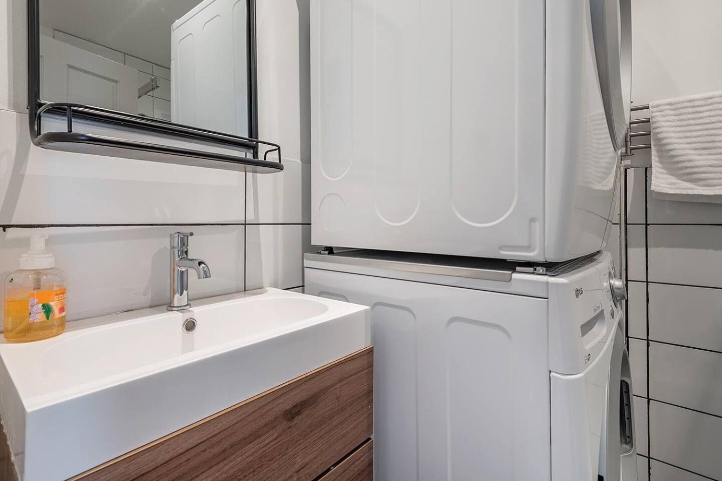 5-Star Prime Location - Bright Condo Montréal Esterno foto